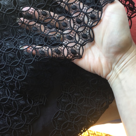 Zara women small black top with zip on back, crochet/mesh overlay. Pre owned - Picture 7 of 9